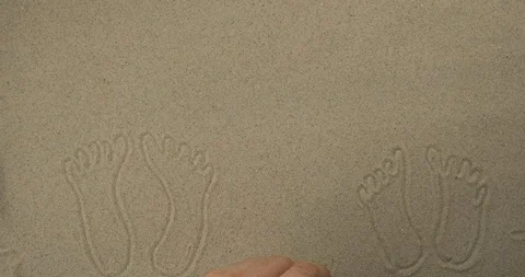Drawing in the sand in real time. Beach drawing for leisure and travel Stock Footage 126789804
