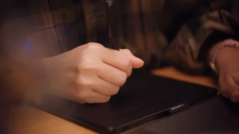 Drawing tablet, working at home Stockbeeldmateriaal 127658918