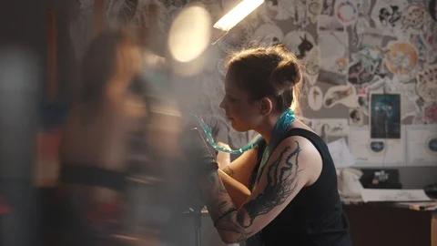 Drawing a tattoo on the shoulder close up. master tattoo makes a rotary tattoo Stock Footage 91594174