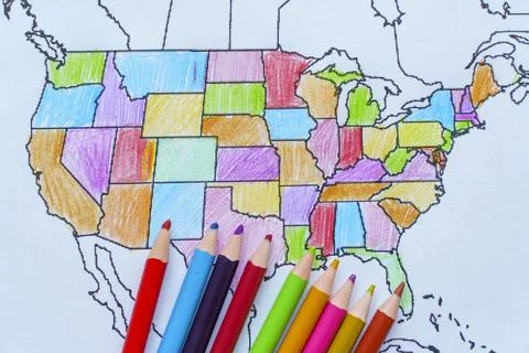 Drawn Map of the USA. Colored Map of America for Kids with Pencils Foto stock