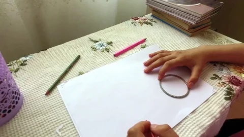 Draws a circle on paper. Stock Footage 78990056