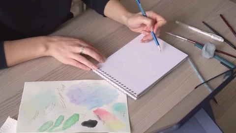 Draws Pencil Drawing From Tablet. Stock Footage 170116044