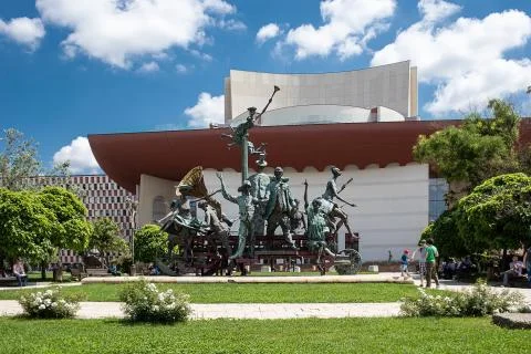 The Dray With Pagliacci Statue Bucharest Фото