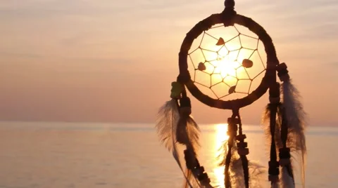 Dream Catcher at Sunset by the Sea Vídeo Stock 64066572
