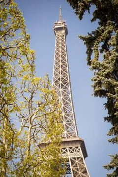 Dreamy spring details of the Eiffel Tower - Paris 스톡 사진
