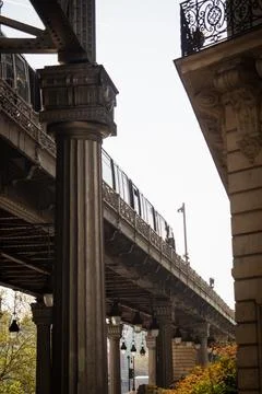 Dreamy spring Eiffel Tower from the metro bridge Bir Hakeim - Paris 스톡 사진