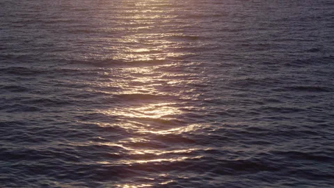 Dreamy sunset light on ocean waves 스톡 동영상 139319968