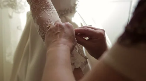 Dress the bride close-up. buttoning buttons on a dress Video stock 55287736
