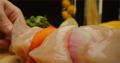 Dressing chicken kebab with lemon juice and spices Stockbeeldmateriaal 126289973