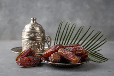 Dried date fruit in the plate. Ramadan dates fruit Foto stock