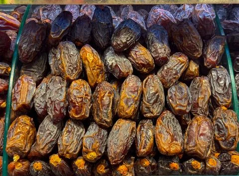 Dried dates stacked tightly creating a dark textured fruit surface. Natural.. 스톡 사진
