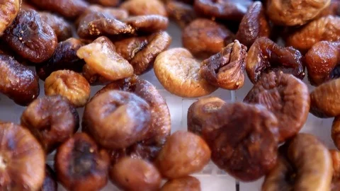 Dried figs on conveyor belt. Drying on industrial microwave. Slow motion Stock-Footage 83665082