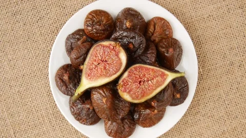 Dried figs on a plate. 스톡 동영상 238801472