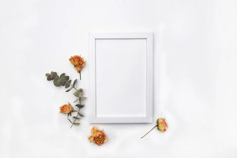 Dried flowers composition. Frame made of dried rose. Flat lay, top view Foto stock