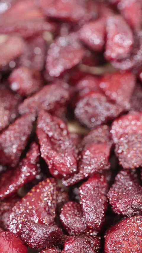 Dried fruit gentle drying strawberries in bulk Video stock 265658070
