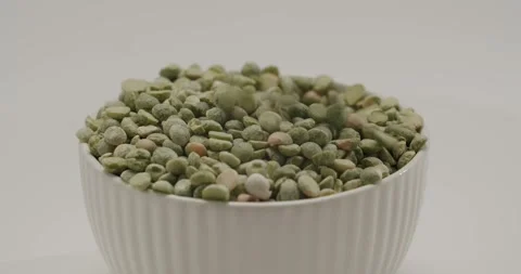 Dried green split peas falling in a bowl in slow motion 스톡 동영상 344316744