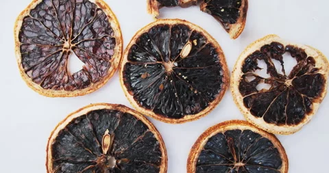 Dried lemons slices background. Table spin, top view Vídeo Stock 279056317