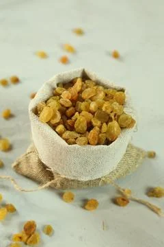 Dried raisins on white background Stockfoto's