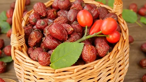Dried rose hips in a basket. 스톡 동영상 328652126
