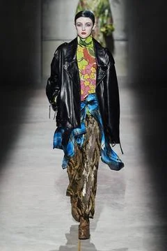  Dries Van Noten RTW Fall 2020 at Paris fashion Week Dries Van Noten RTW F... 库存照片
