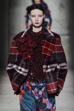  Dries Van Noten RTW Fall 2020 at Paris fashion Week Dries Van Noten RTW F... 스톡 사진