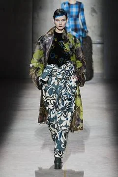 Dries Van Noten RTW Fall 2020 at Paris fashion Week Dries Van Noten RTW F... Stockfoto's