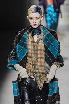  Dries Van Noten RTW Fall 2020 at Paris fashion Week Dries Van Noten RTW F... 스톡 사진