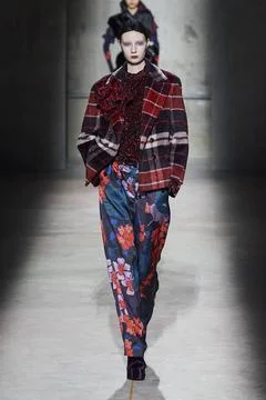  Dries Van Noten RTW Fall 2020 at Paris fashion Week Dries Van Noten RTW F... 스톡 사진