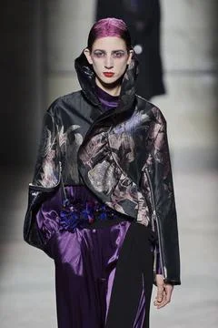  Dries Van Noten RTW Fall 2020 at Paris fashion Week Dries Van Noten RTW F... 스톡 사진