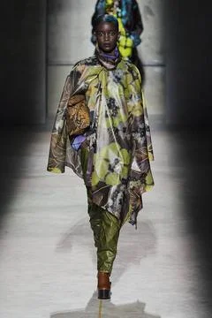  Dries Van Noten RTW Fall 2020 at Paris fashion Week Dries Van Noten RTW F... 스톡 사진