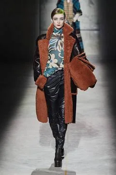  Dries Van Noten RTW Fall 2020 at Paris fashion Week Dries Van Noten RTW F... 스톡 사진