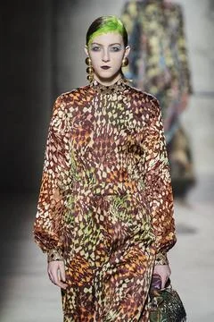  Dries Van Noten RTW Fall 2020 at Paris fashion Week Dries Van Noten RTW F... 库存照片