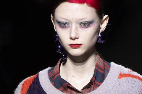  Dries Van Noten RTW Fall 2020 at Paris fashion Week Dries Van Noten RTW F... 스톡 사진