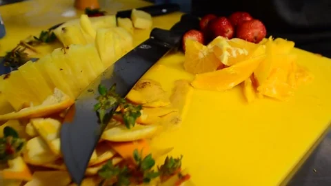 Drift in on cut fruit Vídeos de archivo 78547184