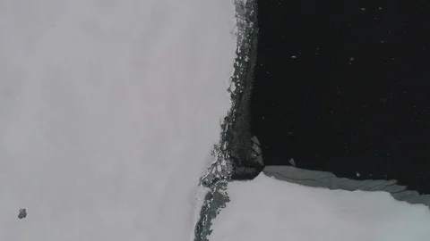 Drift ice at Frozen Lake Video stock 101408087