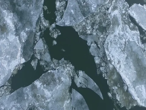 Drifting ice on Danube river Vídeos de archivo 71341636