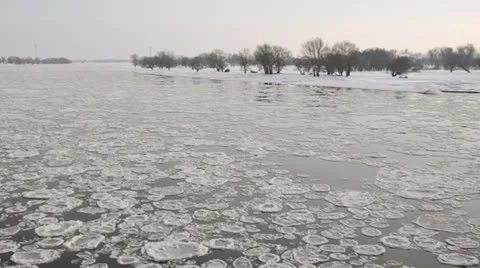 Drifting ice on Elbe River, Flusslandschaft Elbe Biosphere Reserve, Germany Stock Footage 12676343