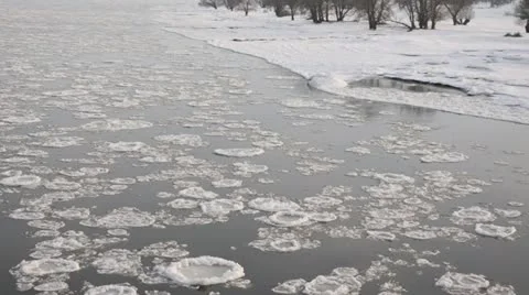 Drifting ice on Elbe River, Flusslandschaft Elbe Biosphere Reserve, Germany Stock Footage 12676451