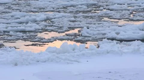 Drifting ice on Elbe River, Flusslandschaft Elbe Biosphere Reserve, Germany Stock Footage 12676549