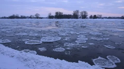 Drifting ice on Elbe River, Flusslandschaft Elbe Biosphere Reserve, Germany Stock Footage 18078809