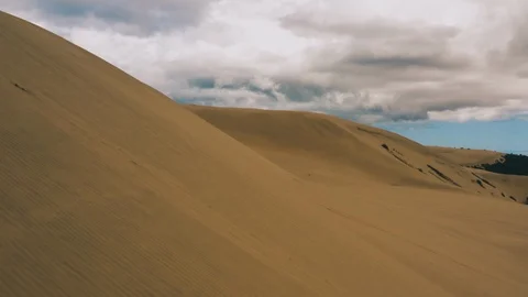 Drifting over dramatic sand dunes in New Zealand Video stock 123252416