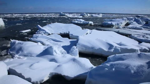 Drifting Sea Ice on the Waves Stockbeeldmateriaal 332385470