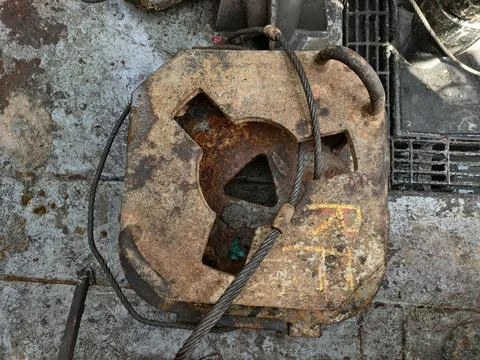 Drill Bit Breakout Tool on Rig Floor for Mud Motor Assembly Foto stock