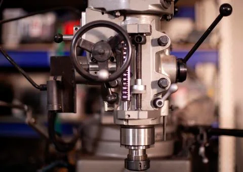 Drill holes with a drill on a lathe. Foto stock