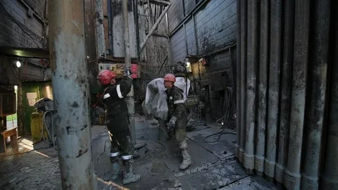 The drill pipe is rotated through a turntable on the petroleum drilling rig. Stock Footage 210546293