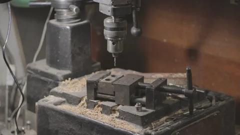 Drill press is being cleaned with a vacuum cleaner Vidéo 106263975