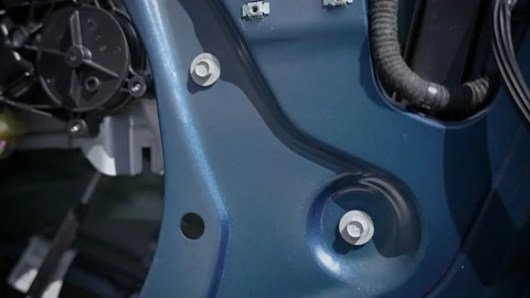 Drill unscrews a screw. Video stock 220182080