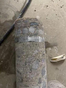 Drilled concrete core sample removed from structural concrete during constr.. Foto stock