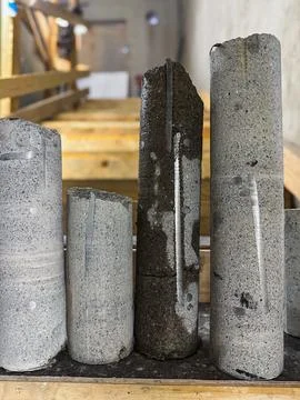 Drilled concrete core sample removed from structural concrete during constr.. Foto stock
