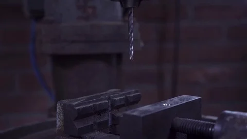 Drilling in aluminium with a column drill (4k) Video stock 78072905